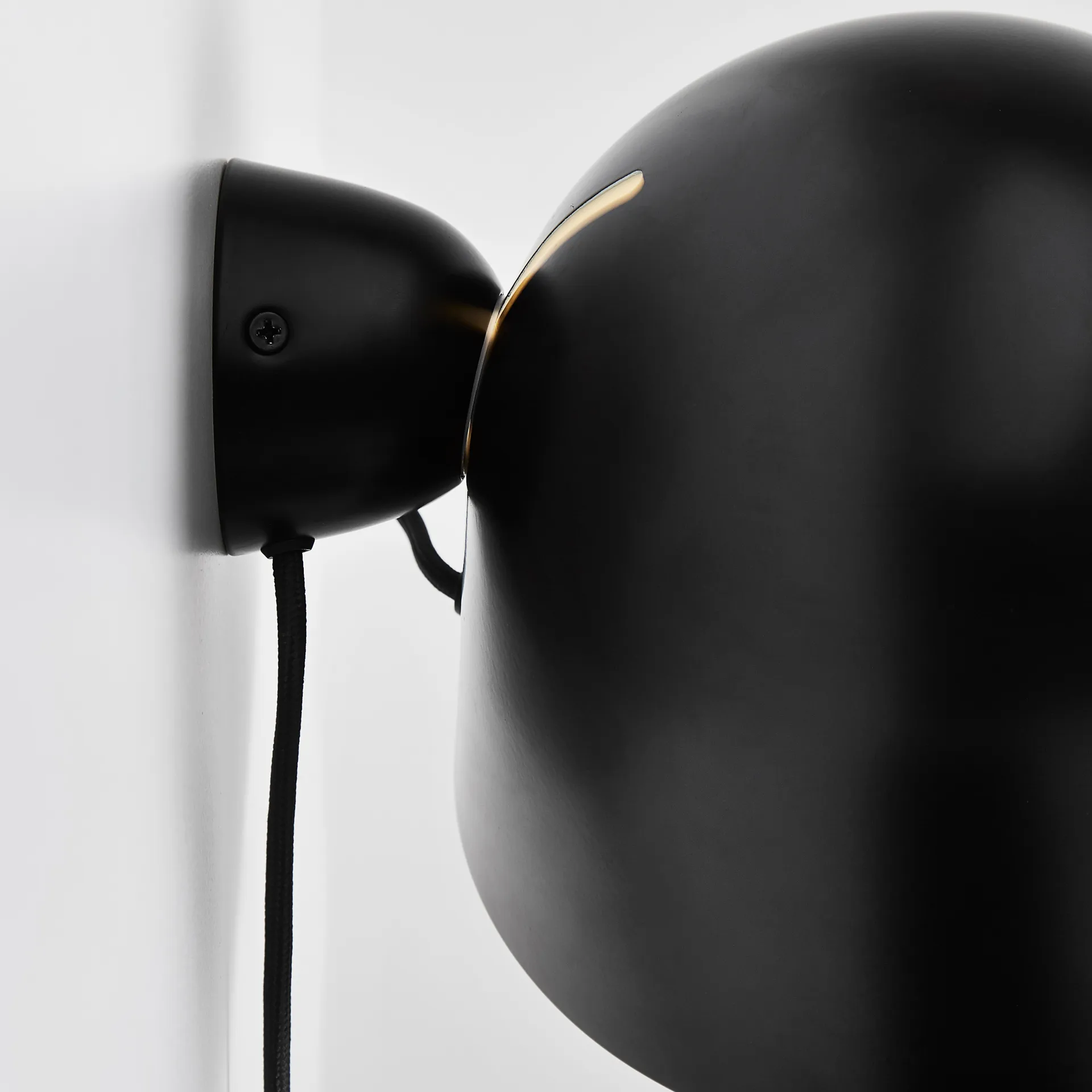 Kuppi vägglampa 2.0, svart Woud