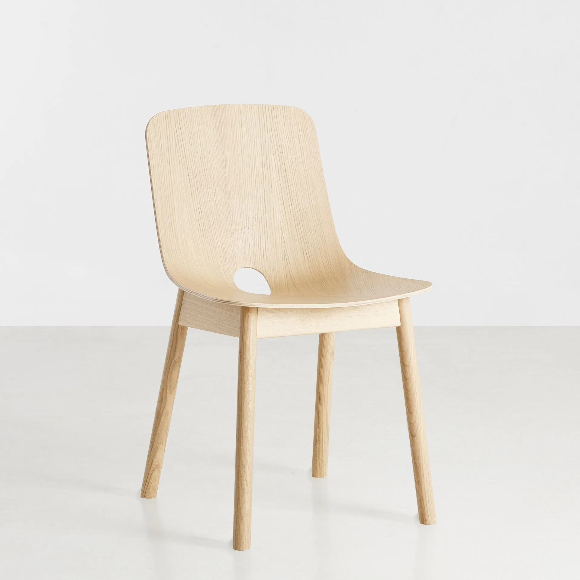 Mono matstol, oljad ek Woud