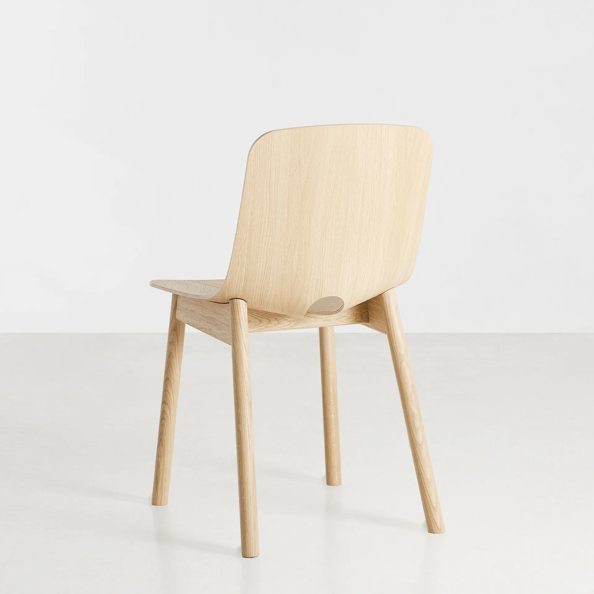 Mono matstol, oljad ek Woud