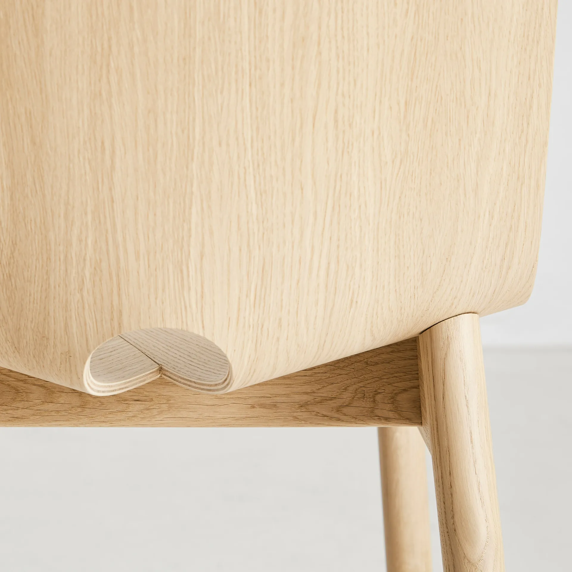 Mono matstol, oljad ek Woud