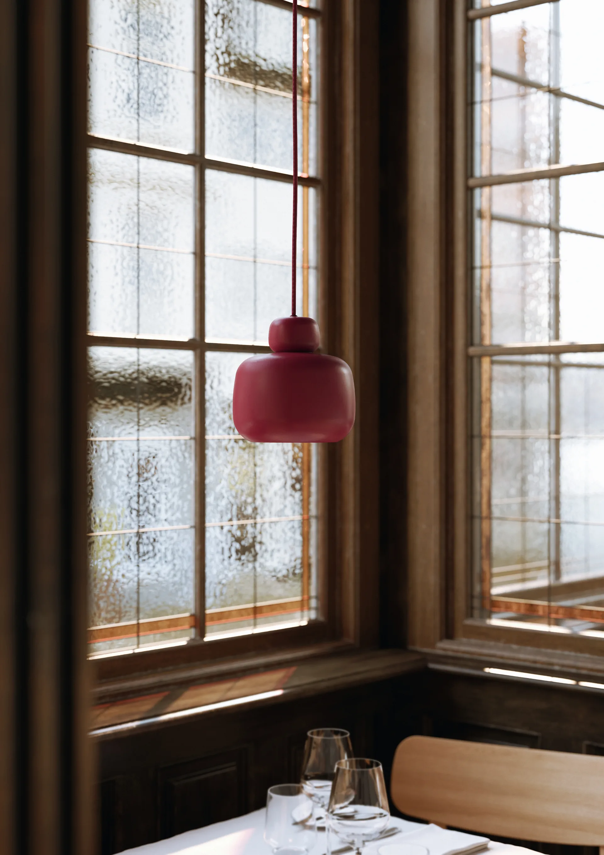 Stone taklampa small, Deep red Woud