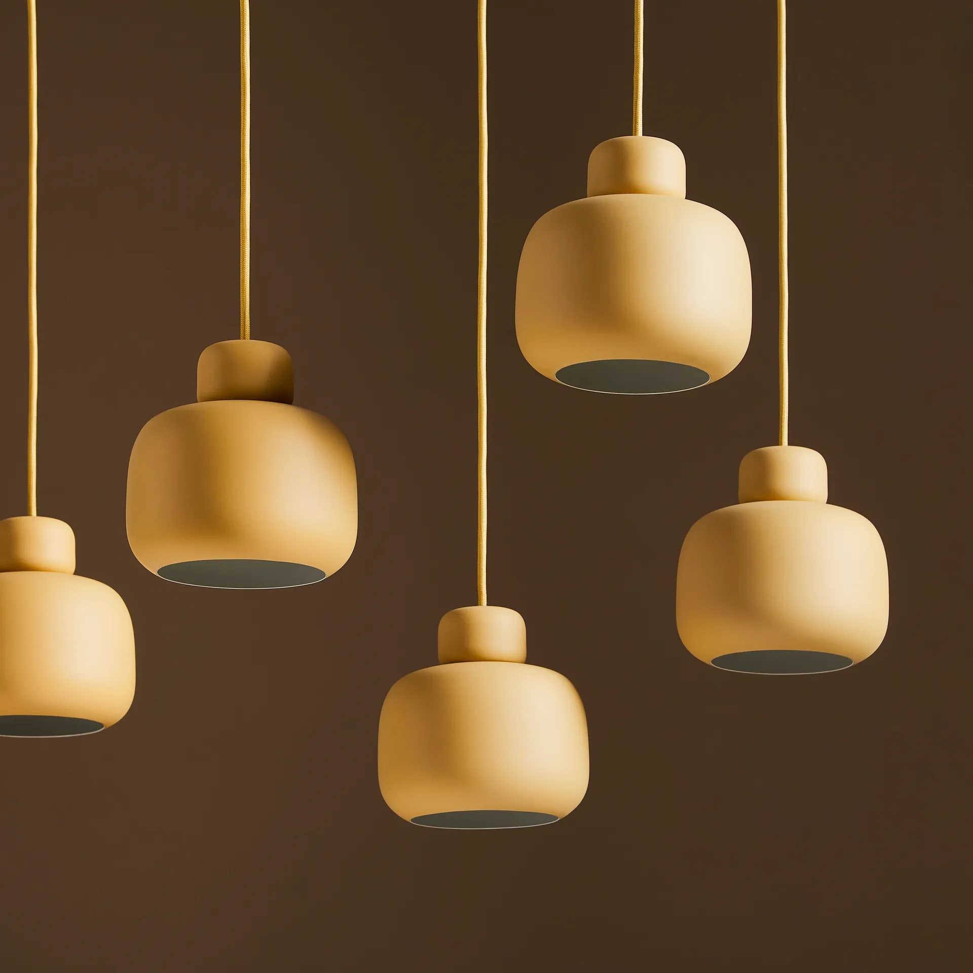 Stone taklampa small, Senapsgul Woud