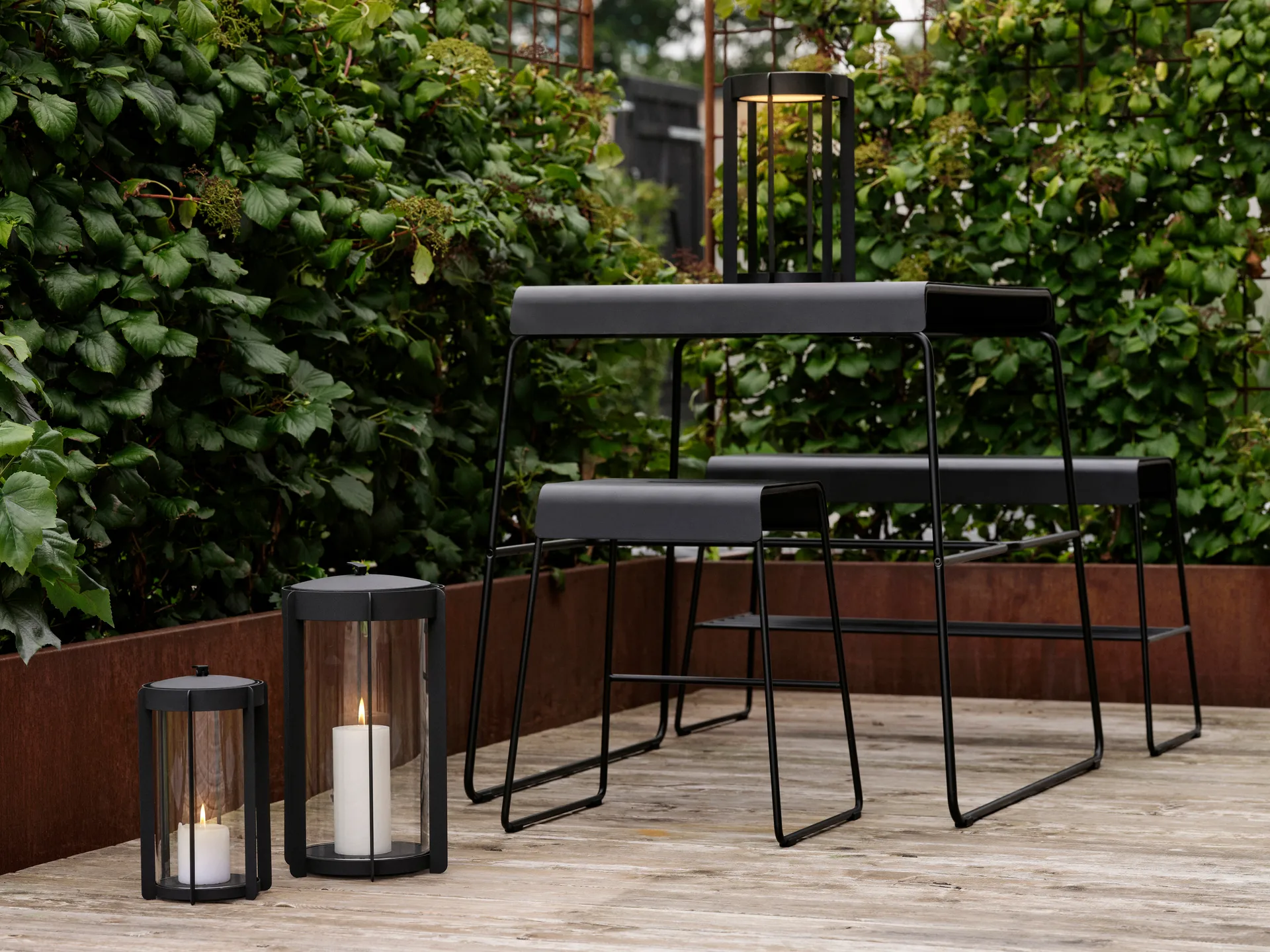 A-bench outdoor bänk med hylla 45 cm, Black (svart) Zone Denmark