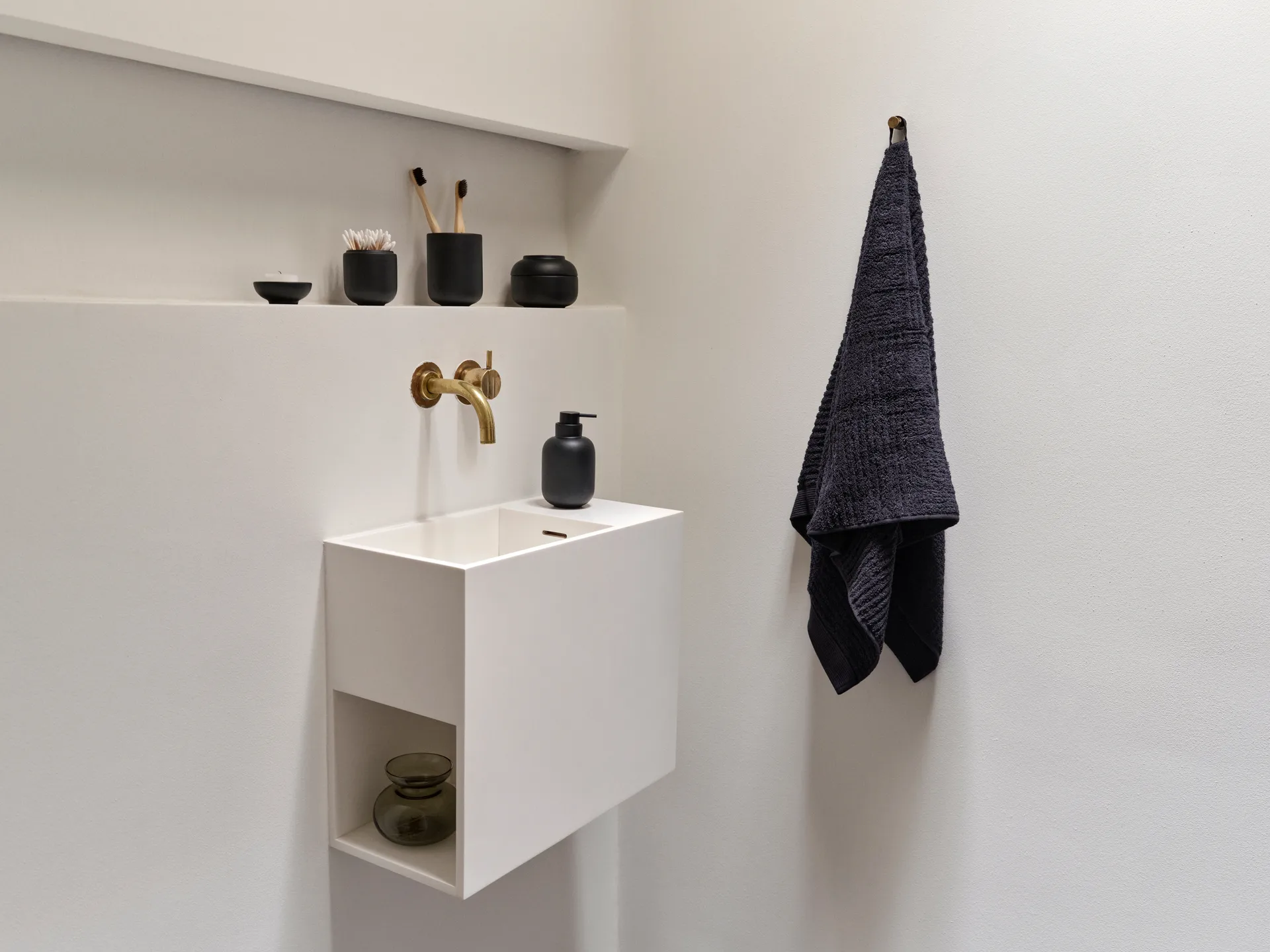 Sensu burk med lock Ø6,5x9 cm, Black Zone Denmark