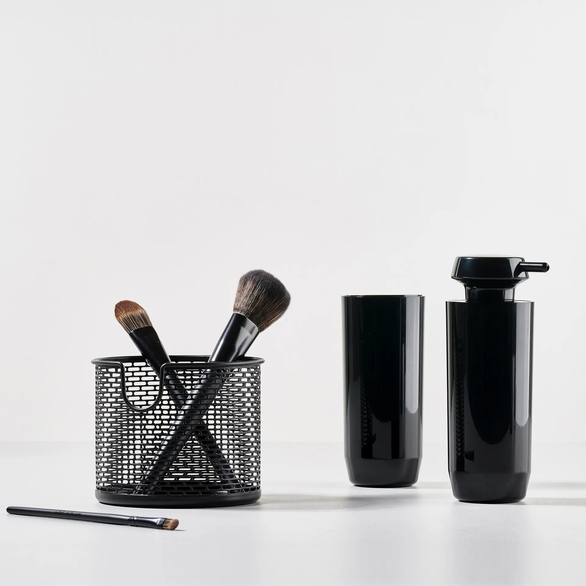 Zone Suii tandborstmugg 14 cm, Black Zone Denmark