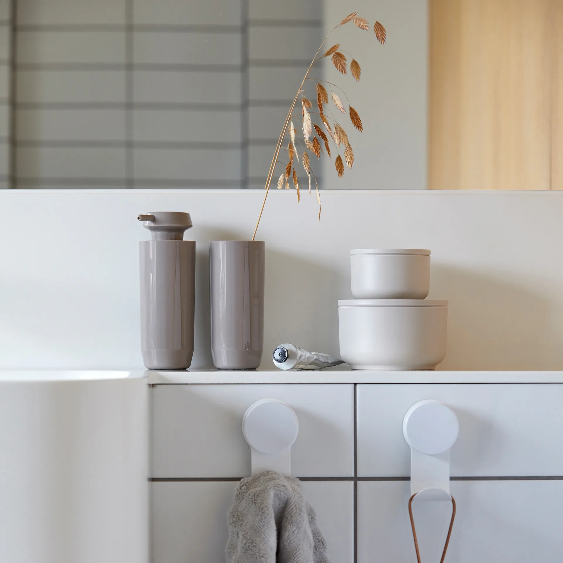 Zone Suii tandborstmugg 14 cm, Taupe Zone Denmark