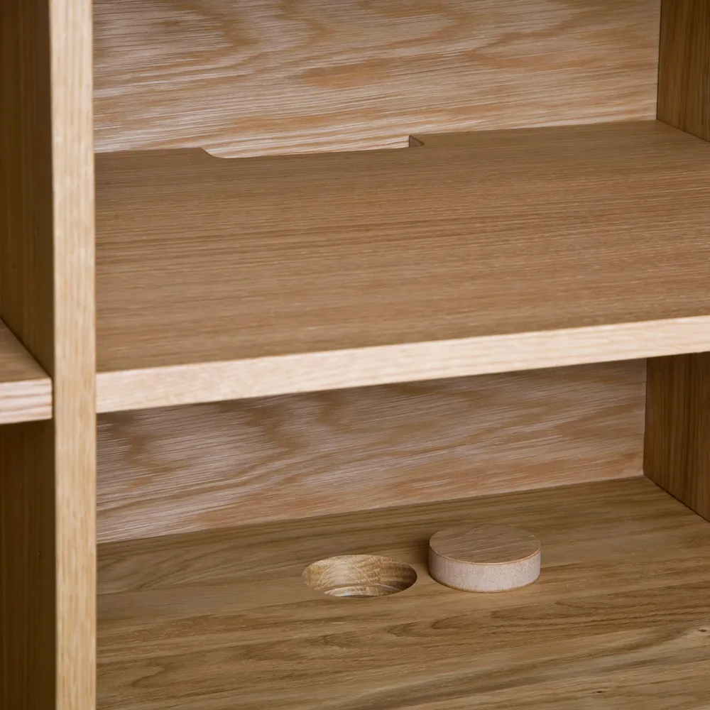 Moodi 180 sideboard, vit/ek, ekstomme Zweed