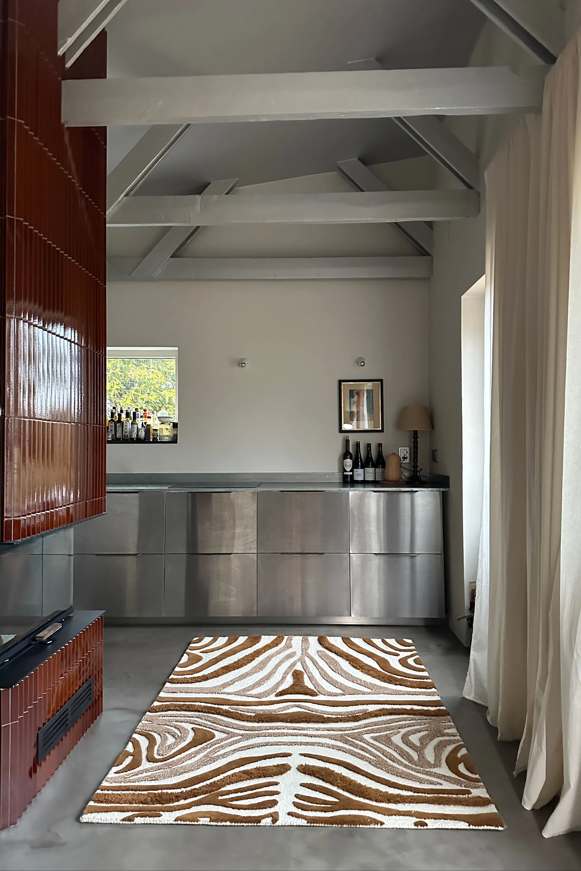 En zebramönstrad matta som speglar inredningstrenderna för 2026 och lyfter fram statementmattor.