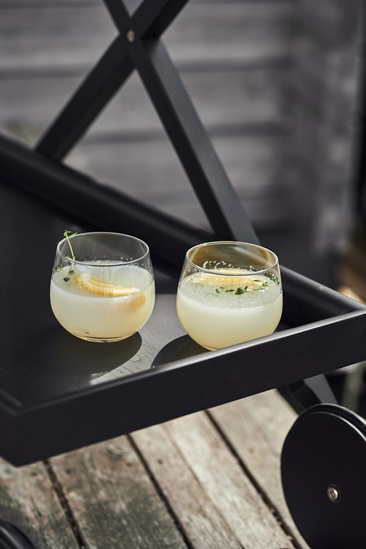 Det bästa sättet att servera din virgin margarita är på serveringsvagnen Exit från Design House Stockholm.