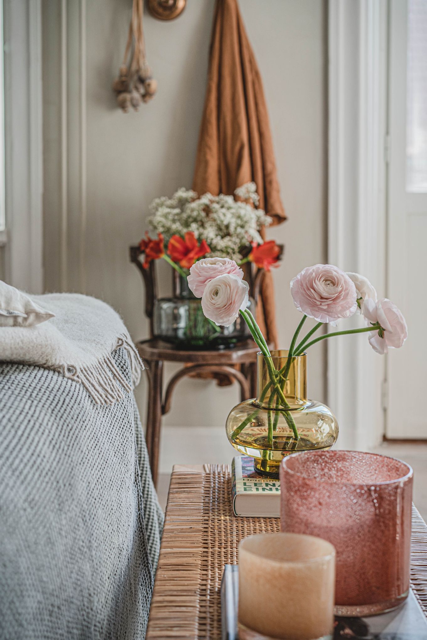 Tips nr 4: ta in naturen som fina snittblommor i en vacker vas – naturen ger oss lugn.
