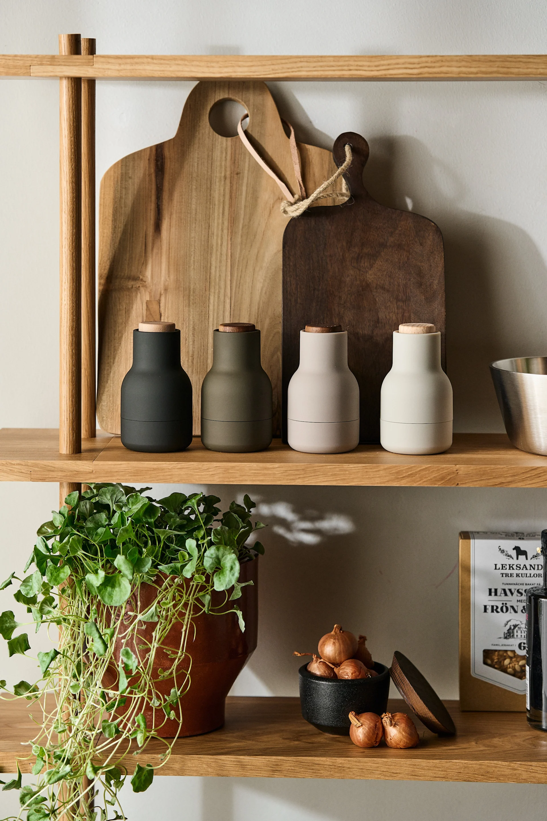 Två kryddkvarn från Audo Copenhagen visar på ett tips på julklapp.