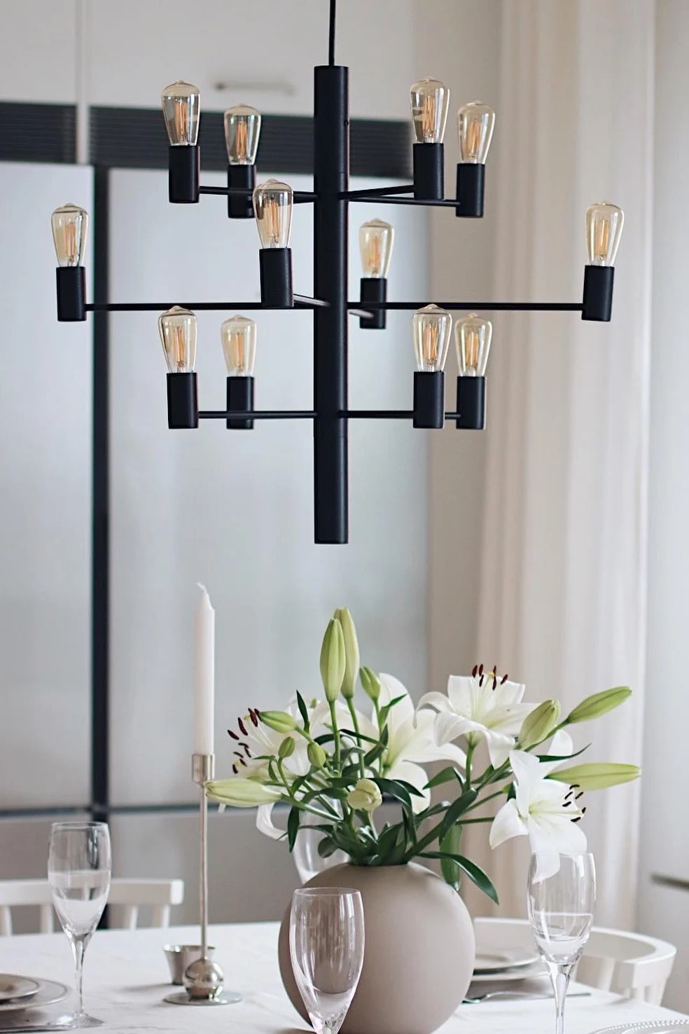 11 snygga taklampor att inreda ditt hem med - här ser du Manola 12 ljuskrona från Herstal.
