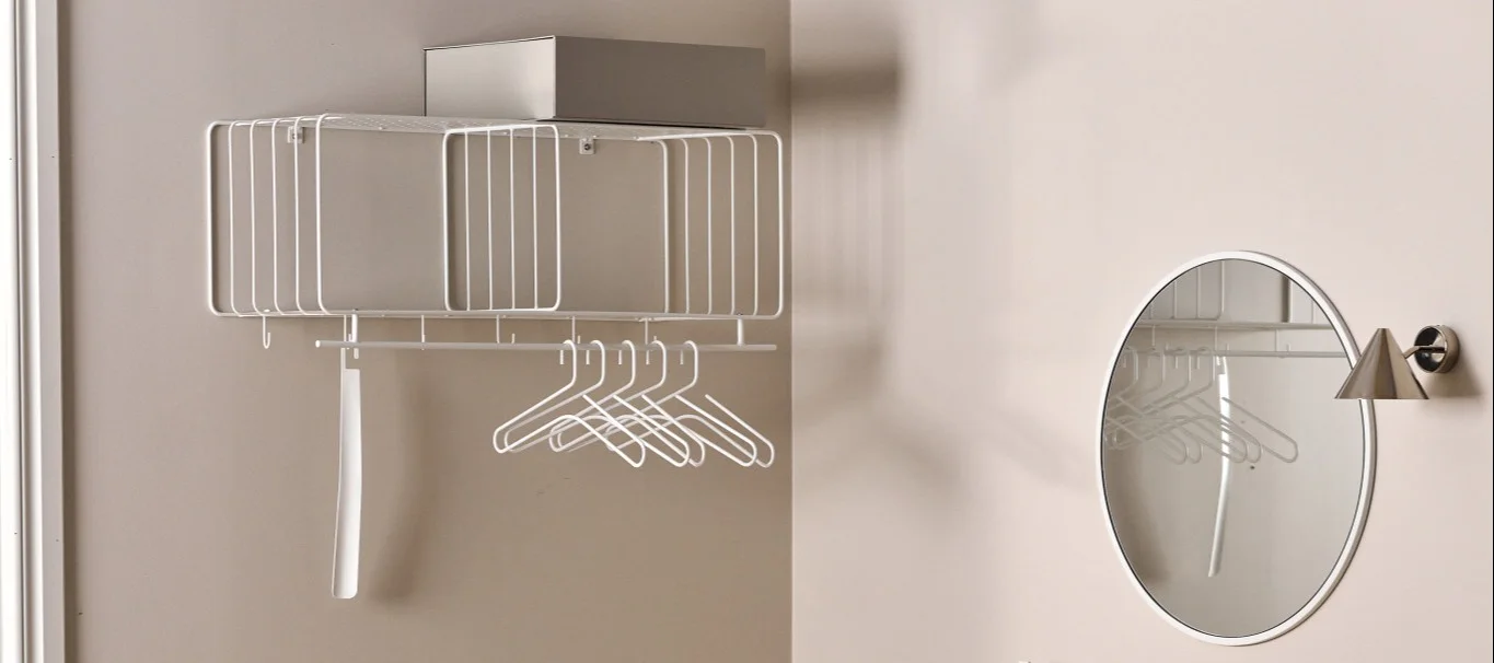 Inreda liten hall - inspiration med en långsmal mysig matta från Scandi Living för att skapa rymd och en inbjudande känsla.