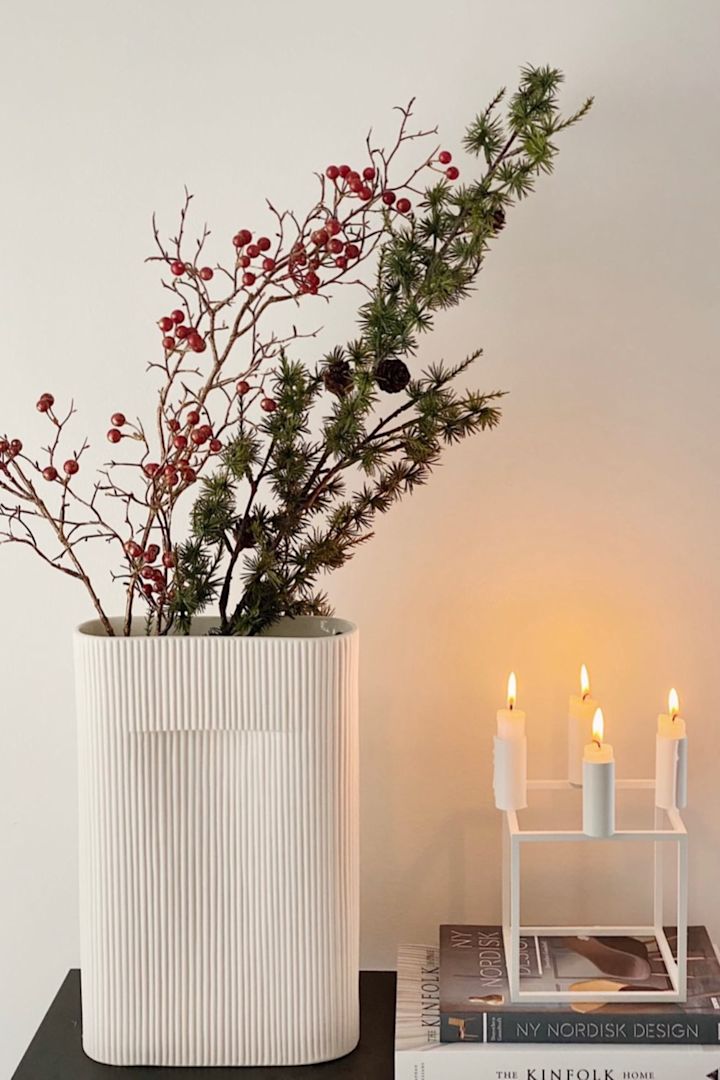 Snygga Ridge vas från Muuto i off white från Menu är en av våra 12 tips på julklappar för dig som är ute i sista sekunden! Foto: @saati_shahidahome