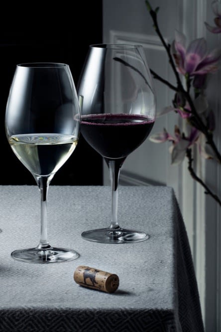 Kupans storlek & form på ett vinglas kan göra stor skillnad för smaken. More vinglas från Orrefors har generösa kupor som passar både rött & vitt vin.
