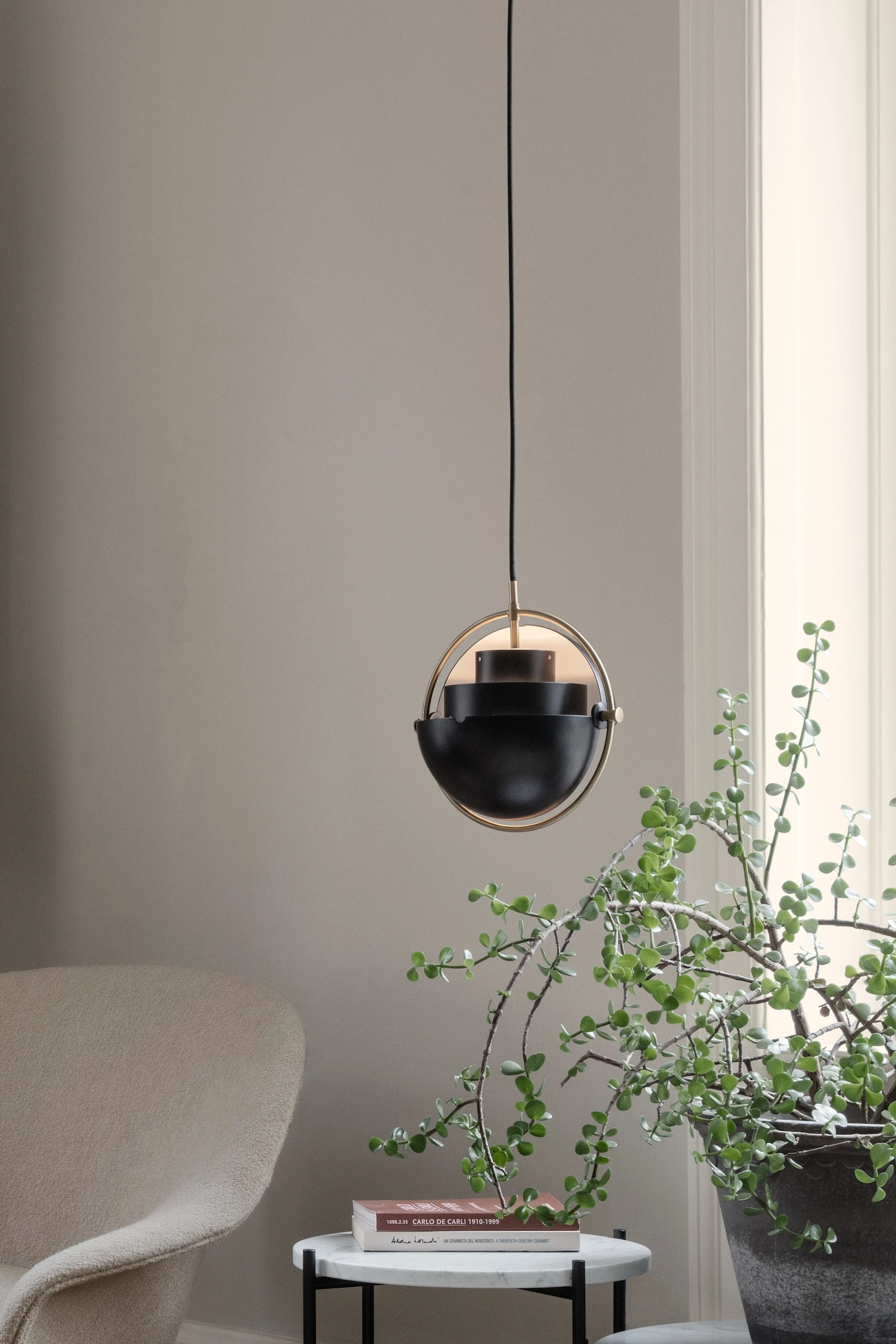 11 snygga taklampor att inreda ditt hem med - här ser du Multi-Lite taklampa från GUBI.