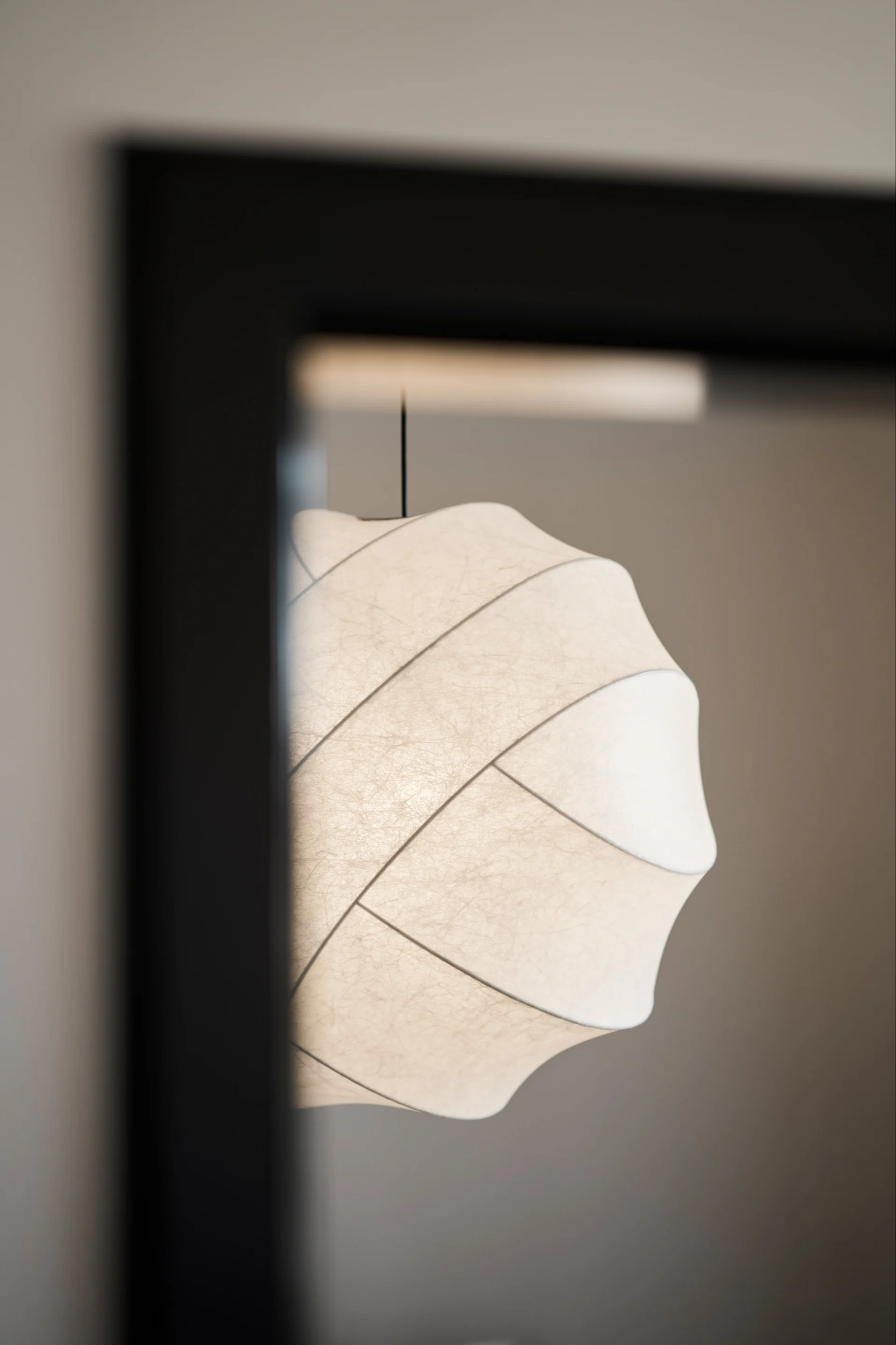 11 snygga taklampor att inreda ditt hem med - här ser du en närbild på Turner 65 pendel från Pholc.