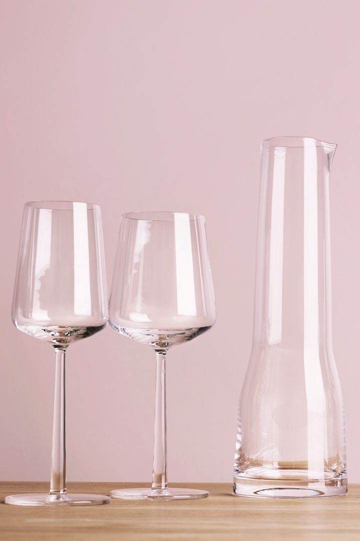 Essence vinglas från Iittala finns både som rödvinsglas & vitvinsglas, den tidlösa designen både till enklare & mer festliga tillfällen.