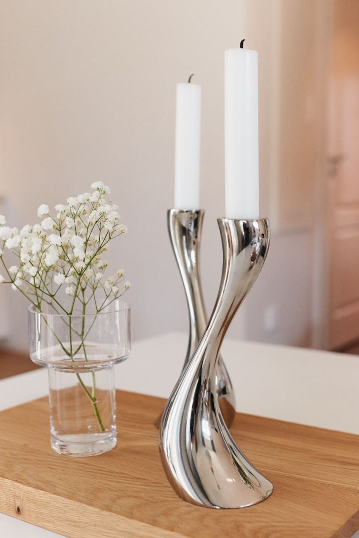 Cobra ljusstakar från Georg Jensen i rostfritt stål - perfekta tidlösa designgåvan att ge till nära och kära oavsett tillfälle. 