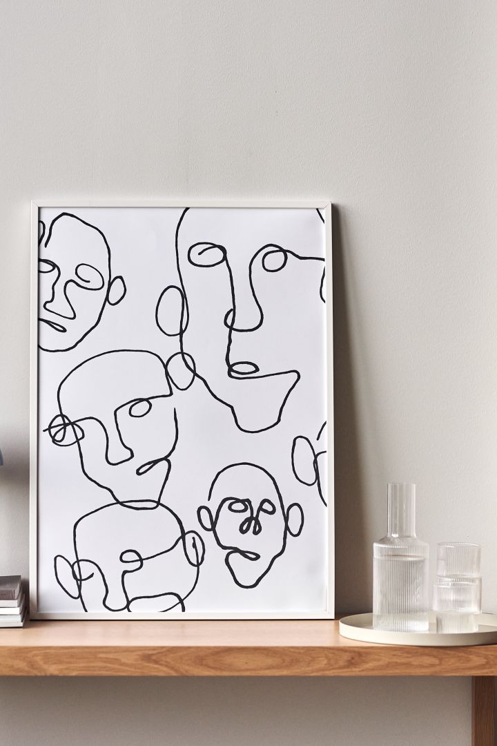17 snygga posters att inreda ditt hem med - här ser du grafiska Audiance poster från Paper Collective i toner av  svart och vitt som föreställer flera grafiska ansikten.