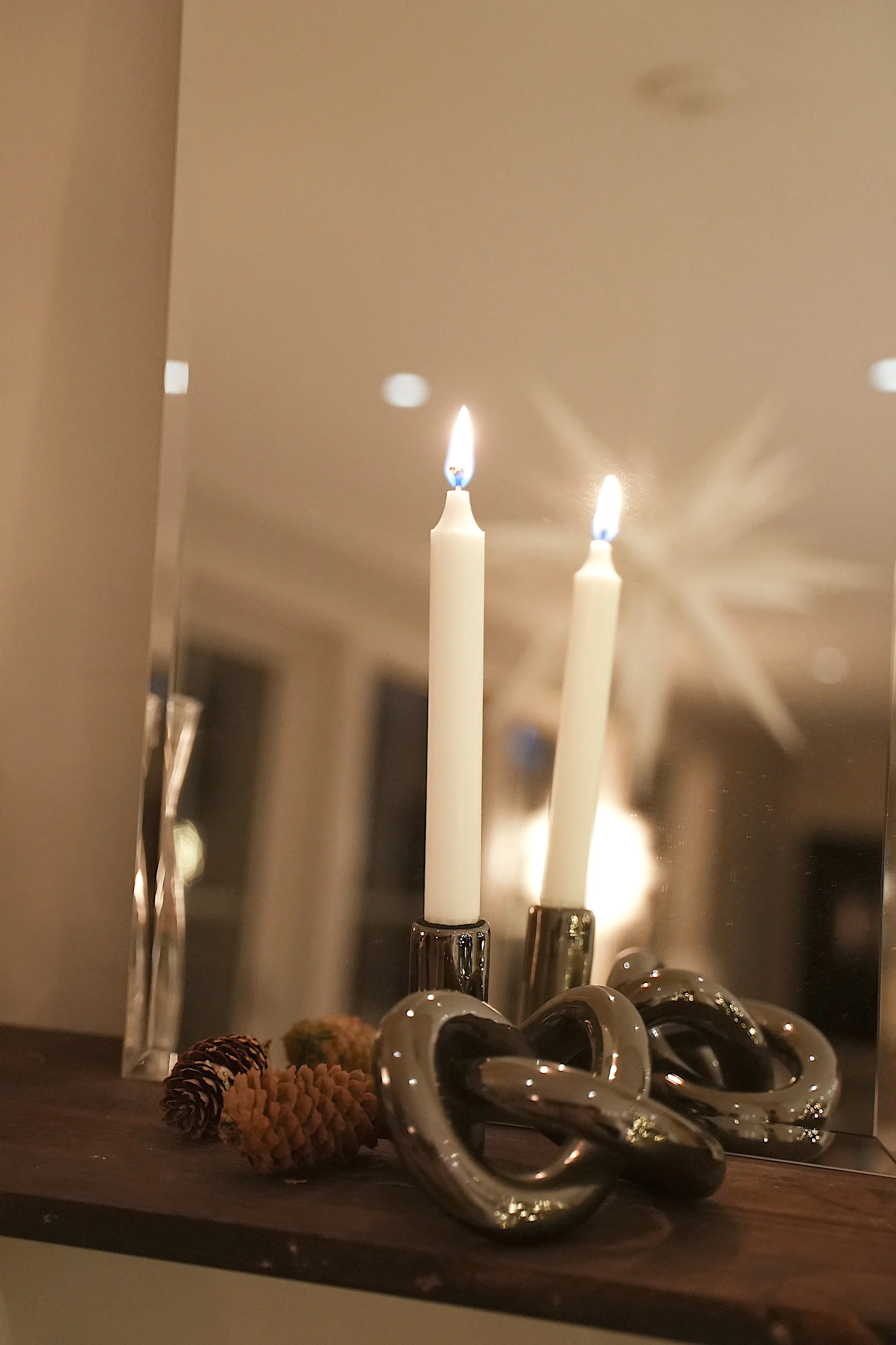 Lykke One ljusstake i färgen Dark silver från Cooee Design är en av Mimi Höglins 8 julklappstips.