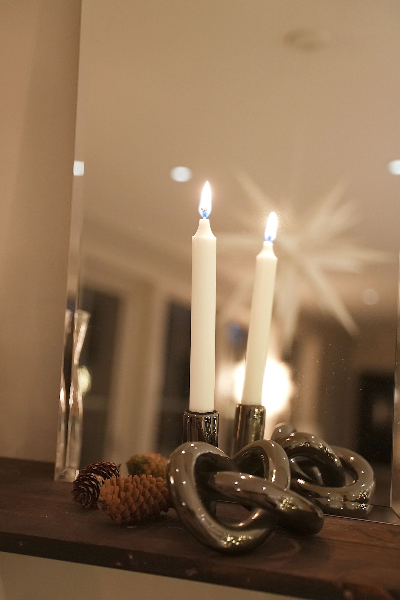 Lykke One ljusstake i färgen Dark silver från Cooee Design är en av Mimi Höglins 8 julklappstips.