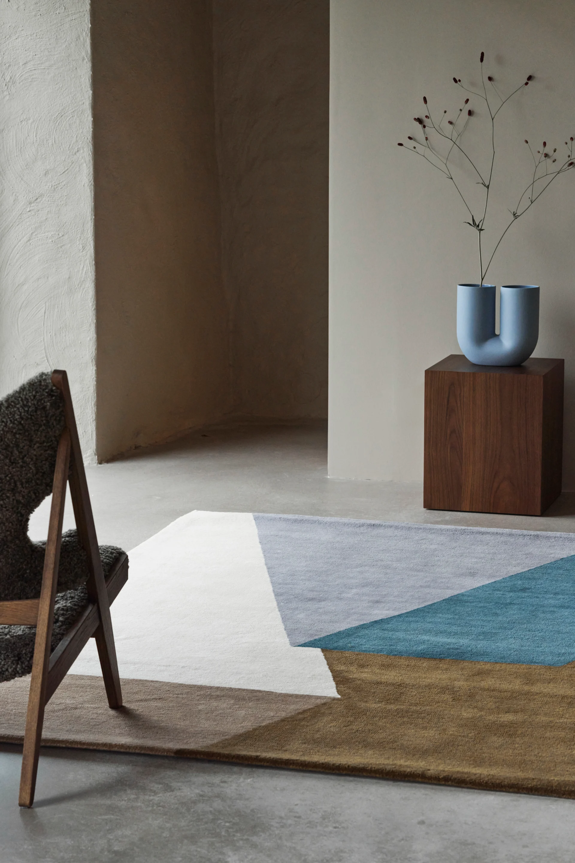 Stripes blocks kelimmatta från svart från NJRD som är designat av duon Carl Philip Bernadotte och Oscar Kylberg.