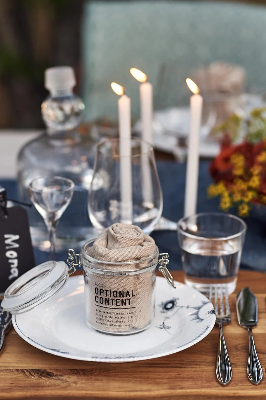 ERNST linneservett kan enkelt vikas som en ros och placeras i en glasburk, ett garanterat uppskattat sätt att vika servetten på!