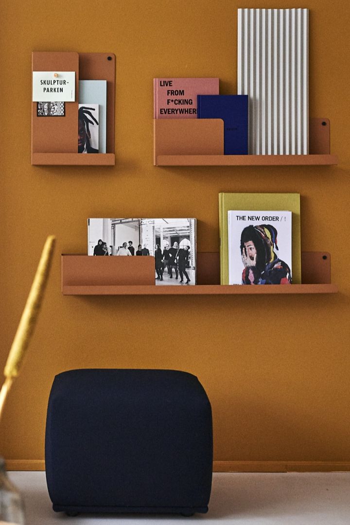 Stylingtips från Muuto - inred med Folded hyllor i orange som är perfekta för att framhäva dina personliga saker i hemmet.