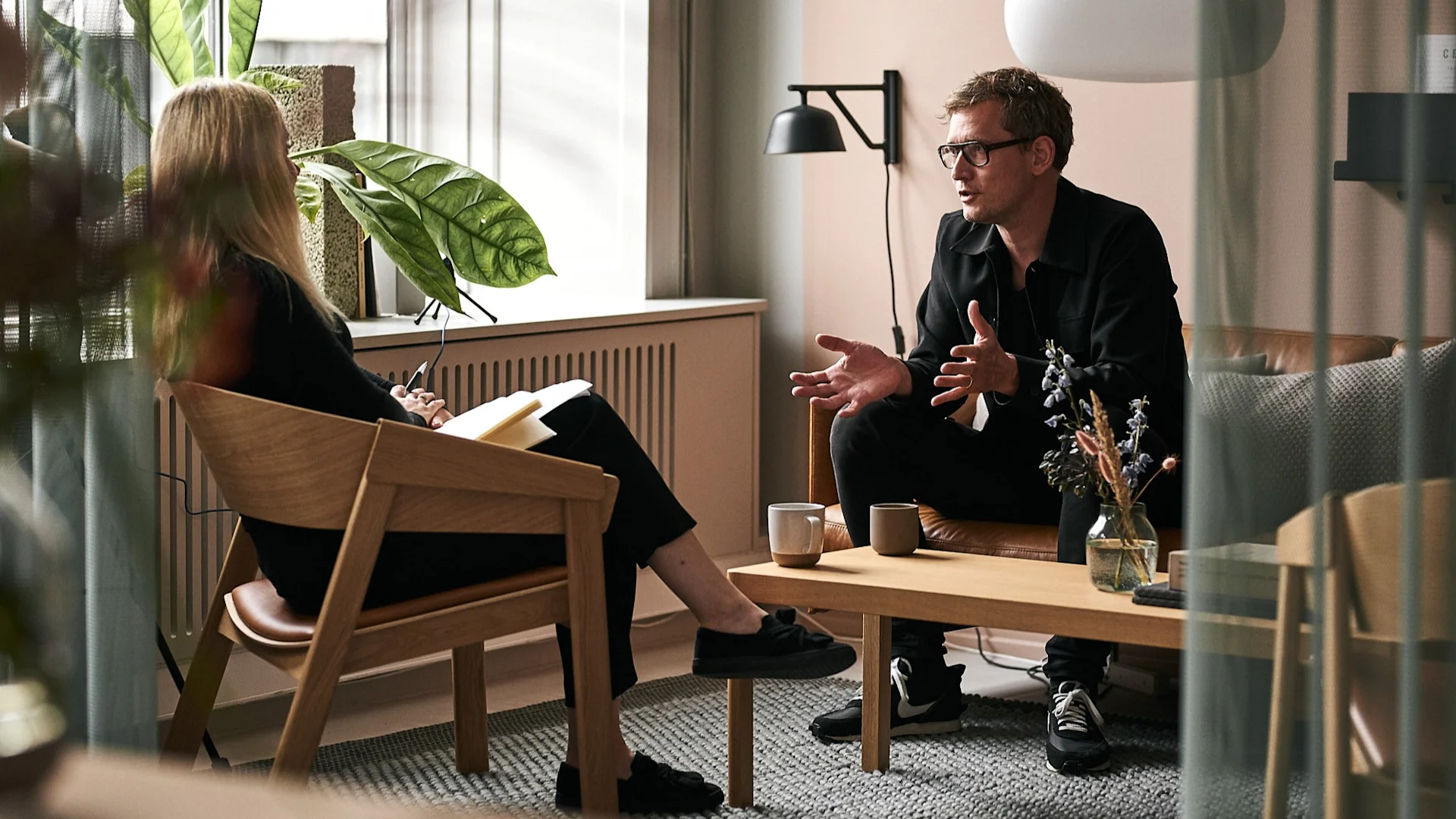 Muutos Design Director Christian Grosen berättar om vad som gör ett hem välkomnande i en intervju. 