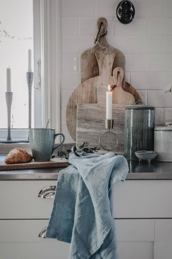 Nordic Sand mugg och burk hemma hos instagramprofilen @svenngarden visar på den rustika inredningsstilen. 