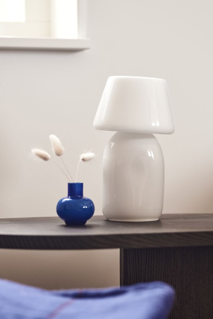 Säsongens trendiga svamplampa är Apollo portable bordslampa från HAY som blir en snygg inredningsdetalj i ditt hem.
