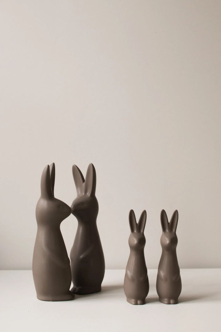 Bild som visar Swedish Rabbit från DBKD i den bruna färgen dust, en variant på stilren påskinredning som passar i de allra flesta hem.
