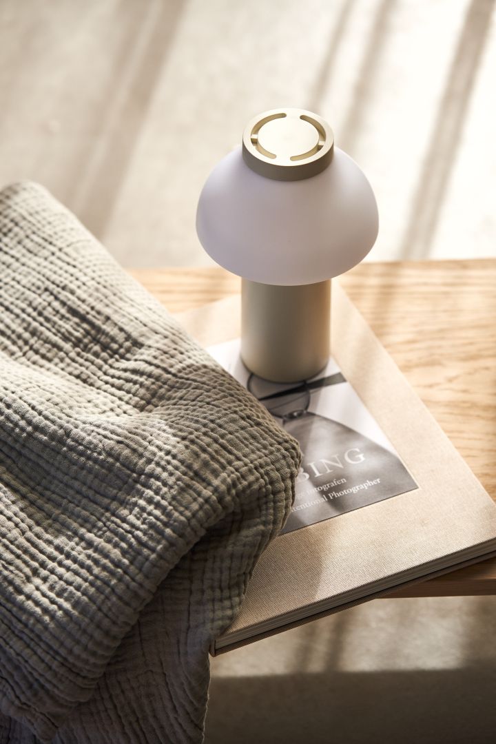 Säsongens trendiga svamplampa är PC portable bordslampa från HAY som blir en snygg inredningsdetalj i ditt hem.