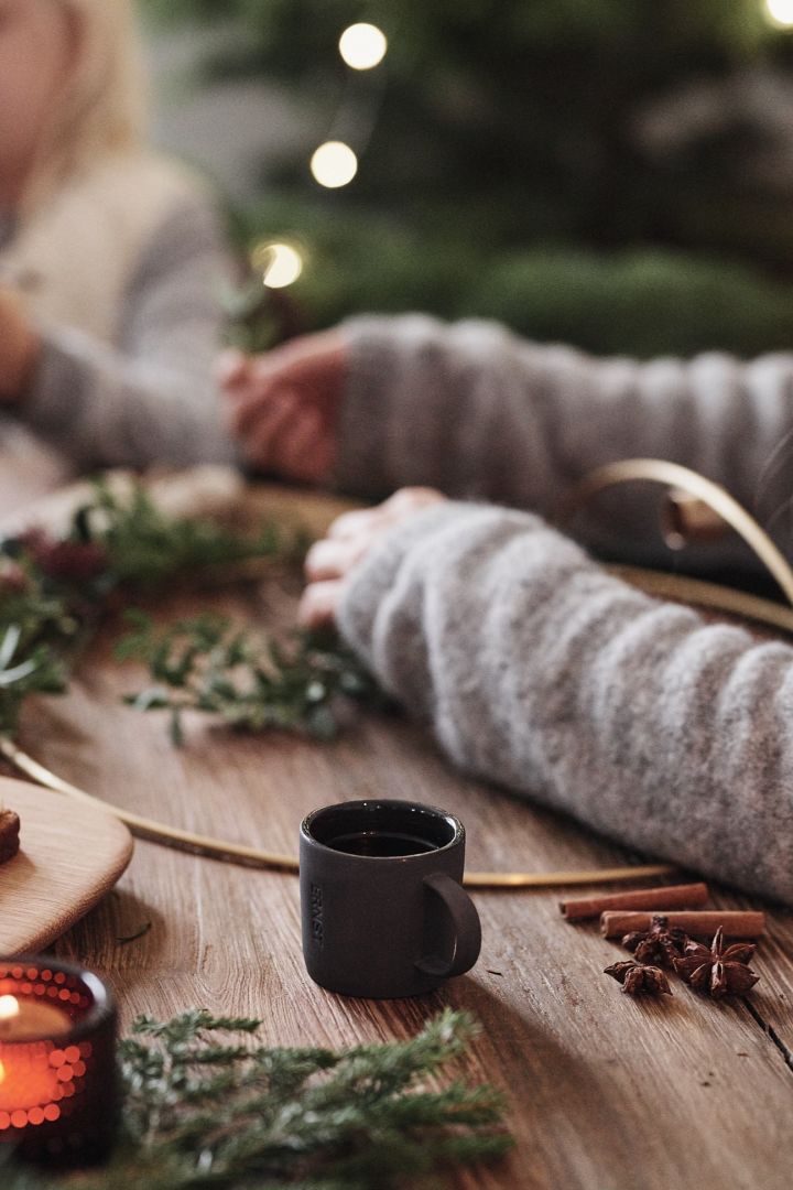  I intervju med Nordic Nest tipsar Ernst Kirchsteiger om att ta vara på hela december månad och njuta av julmys. I bild ERNST glöggkopp. 