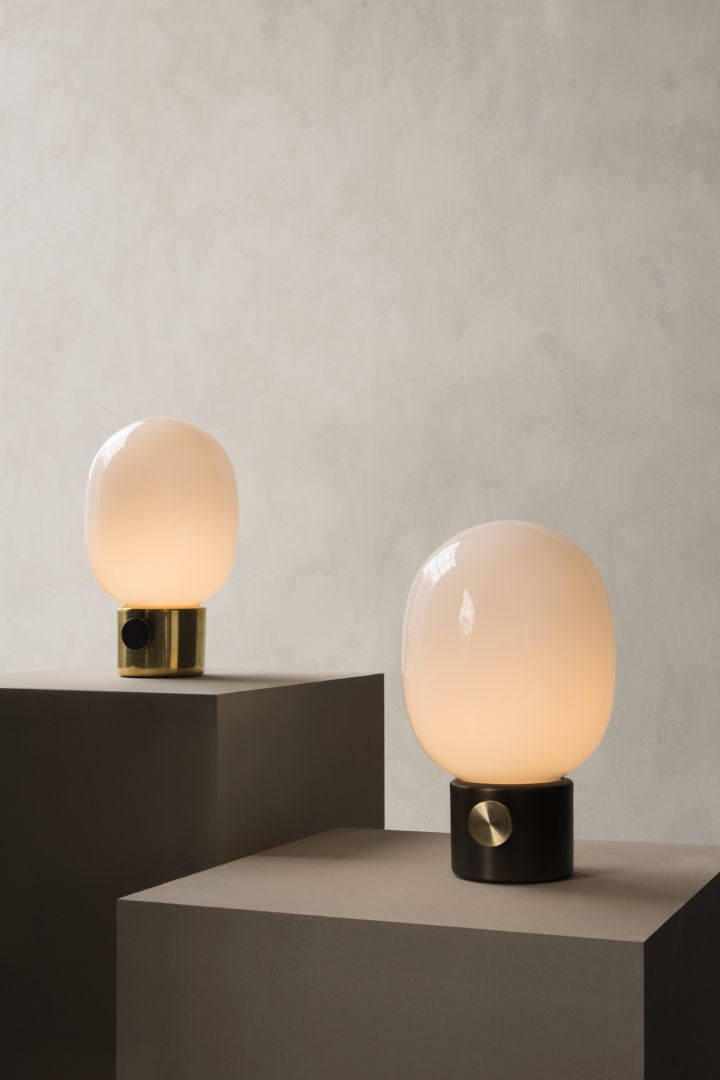 Bordslampan JWDA från Menu är en populär designlampa som vart den än placeras bidrar med en skandinavisk touch till inredningen.
