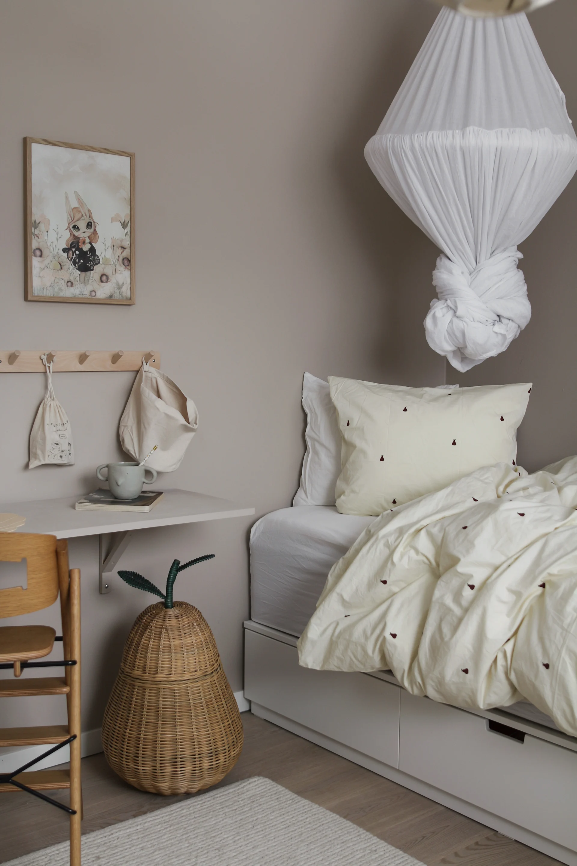 Inreda barnrum - inspiration hemma hos influencern @joanna.avento där hon inrett barnrummet med lekfulla detaljer, praktisk förvaring och mysiga textilier.