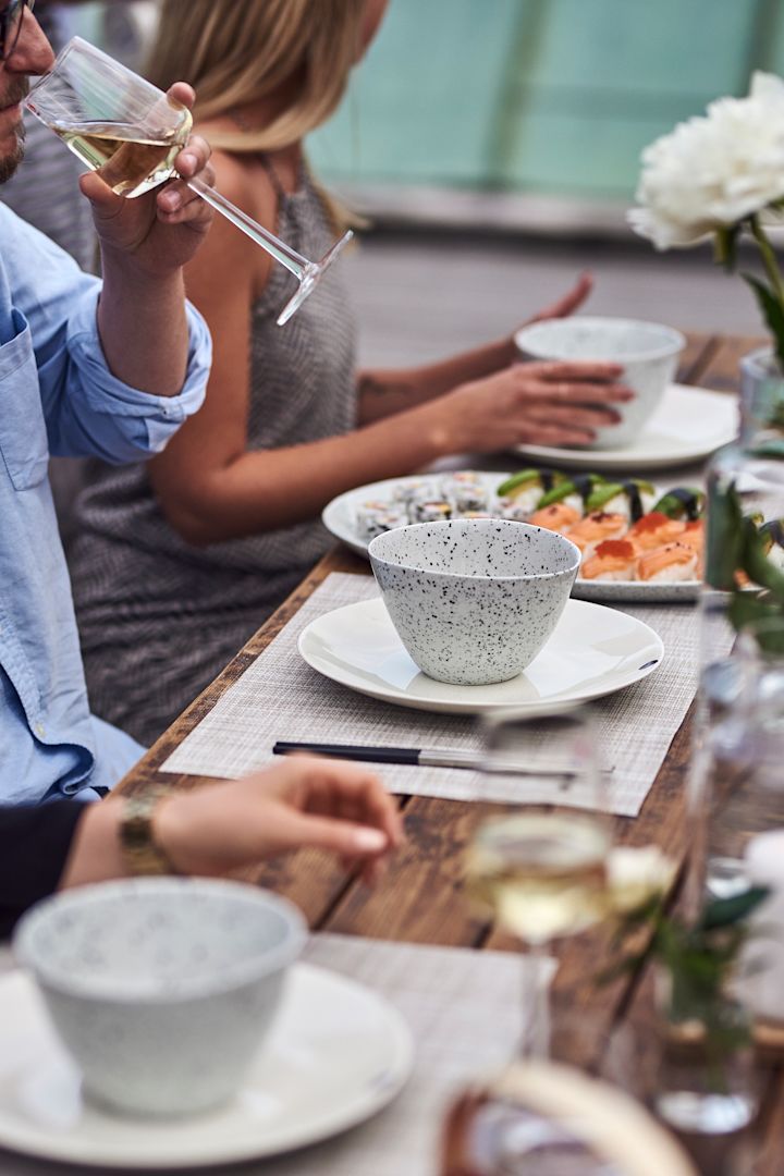 Sommarfestens Misosoppan serveras ur Poppi-skål från Olsson & Jensen.