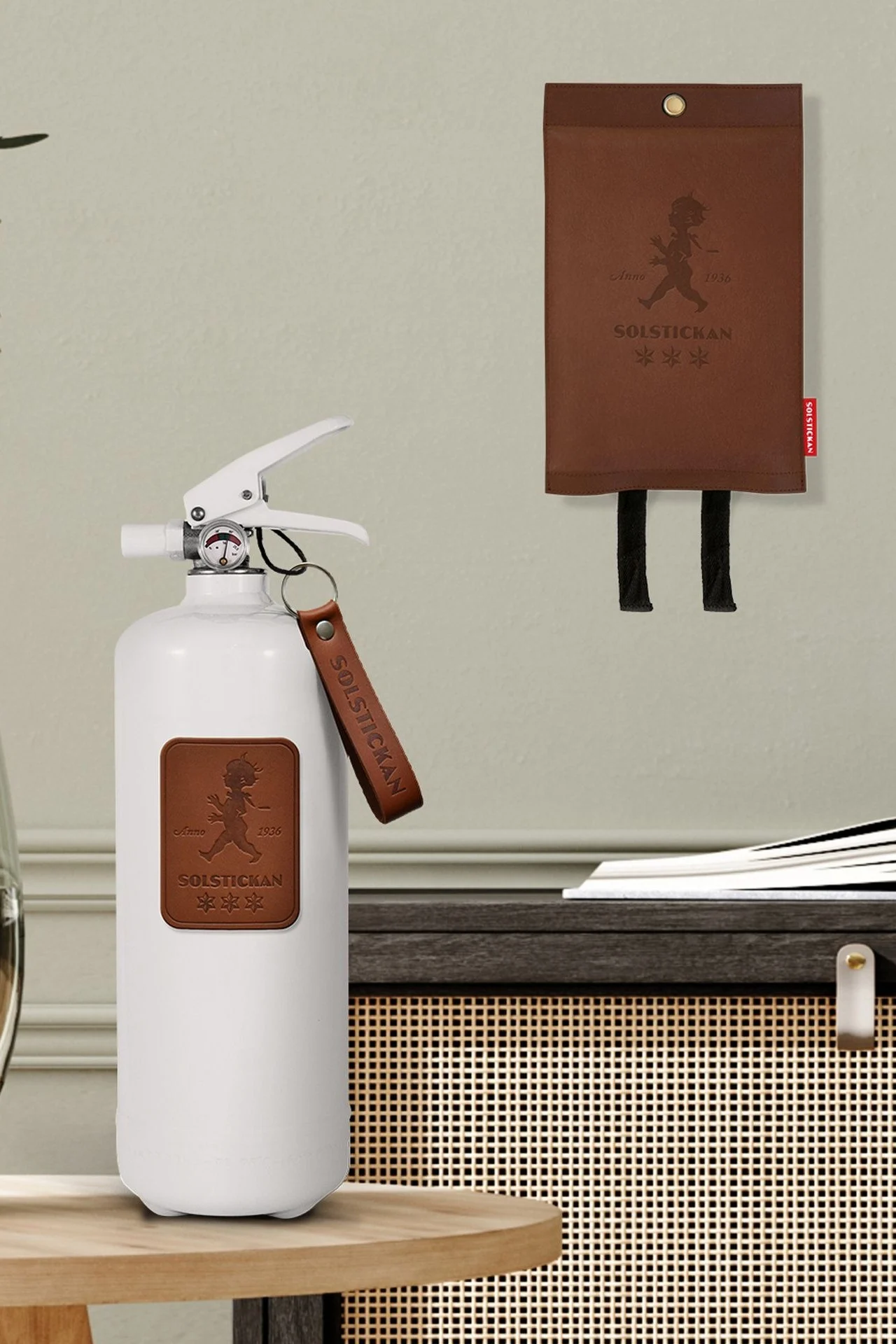 Säkerheten för våra nära och kära är särskilt viktig för oss. Därför är en snygg brandsläckare eller brandfilt från Solstickan en bra presentidé till Fars dag.