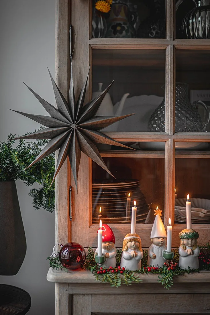 Rörstrands Adventsbarn lyser stämningsfullt hemma hos Hannes Mauritzson.