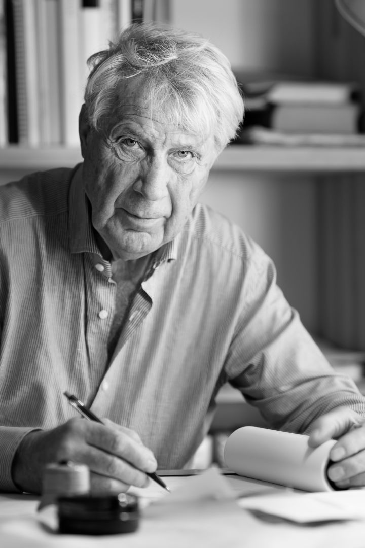 Bild som visar Åke Axelsson, formgivare och arkitekt som arbetat med Gärsnäs under stora delar av sin karriär.