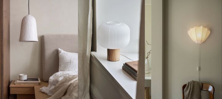 En sovrumslampa som Tulip taklampa från Watt & Veke skapar en bohemisk och samtidigt minimalistisk känsla i ditt sovrum och fair bordslampa från Scandi Living ger ett modernt uttryck.