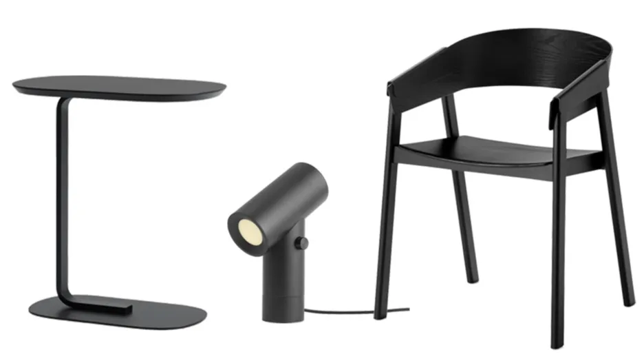Muuto Coverstol, Beam bordslampa och Relate sidobord i svart i ett kollage. 