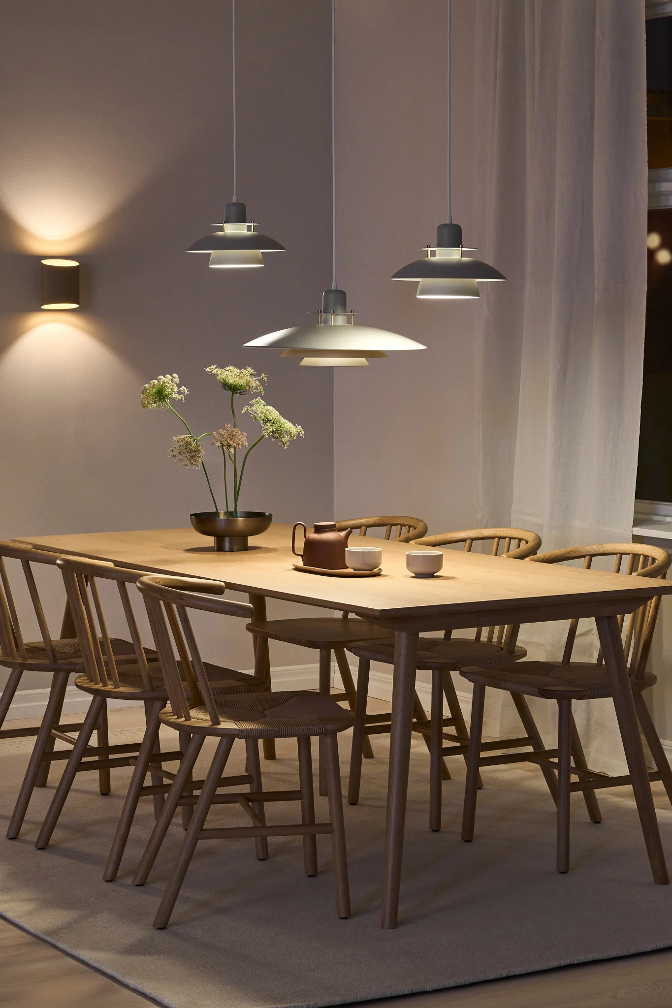 Lys upp din matsal med olika typer av ljusidéer för matsalen, som taklampan Picasso och vägglampan Sinne. 