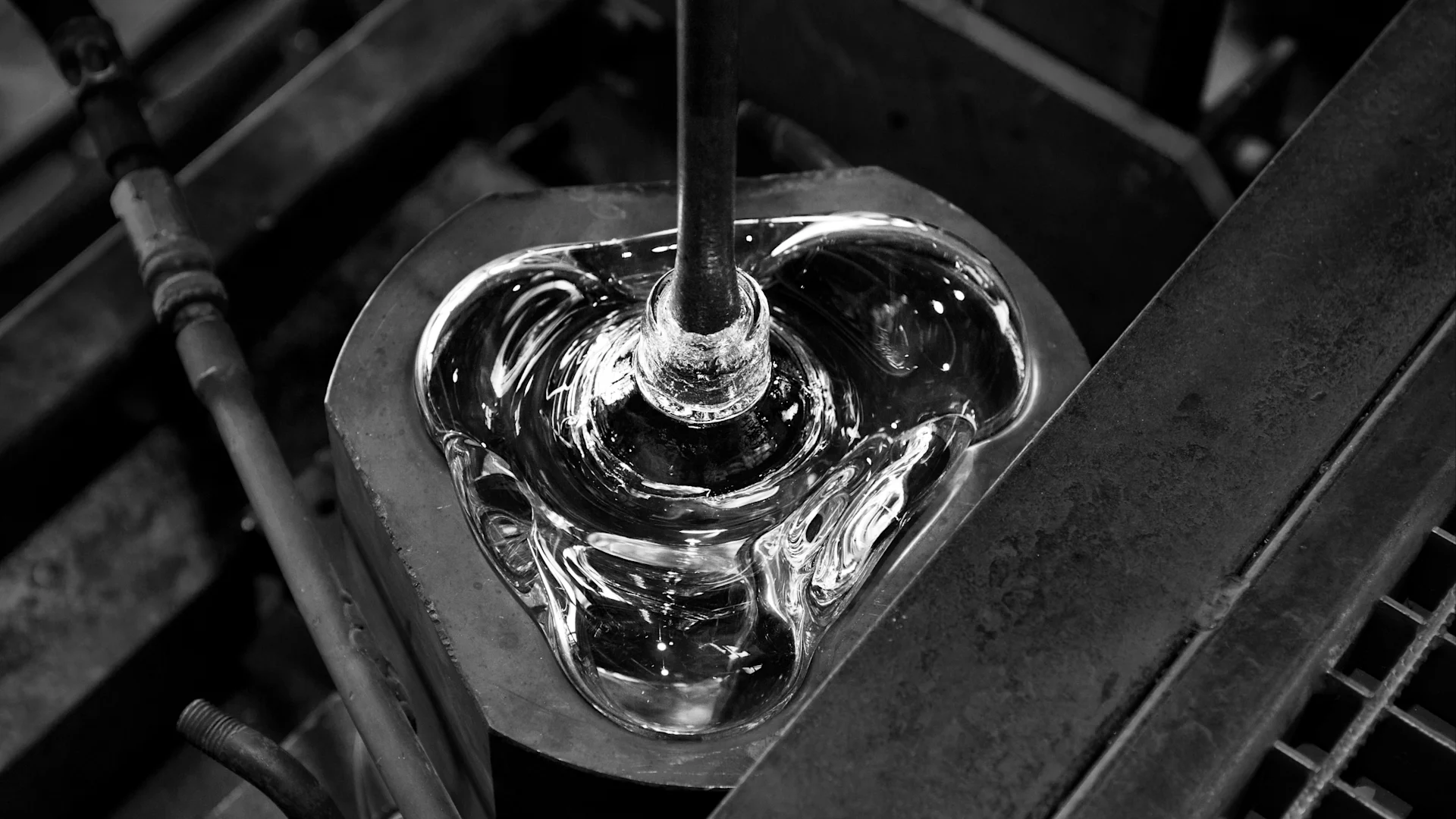 Iittala glasproduktion i Finland där Alvar Aalto-vasen tillverkas.