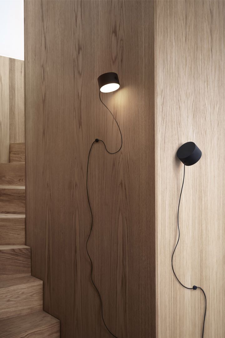 Inredning 2021 – inspiration från Muuto med lampan Post och ljus trä på vägg och golv.