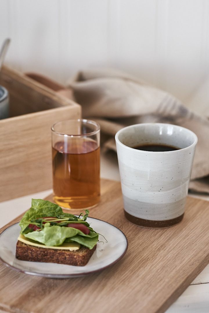 Grød mugg från Broste Copenhagen kan ges bort i studentpresent för frukost på sängen. 