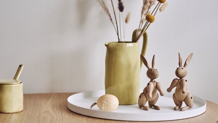 Stilren påskinredning - Kay Bojesens kaninfigur i trä är ett vackert tips som blir fint att skapa stilleben med.