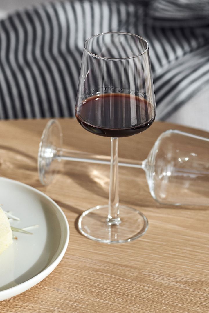 Klassiska Essence rödvinsglas från iittala är en av våra 12 tips på julklappar för dig som är ute i sista sekunden!