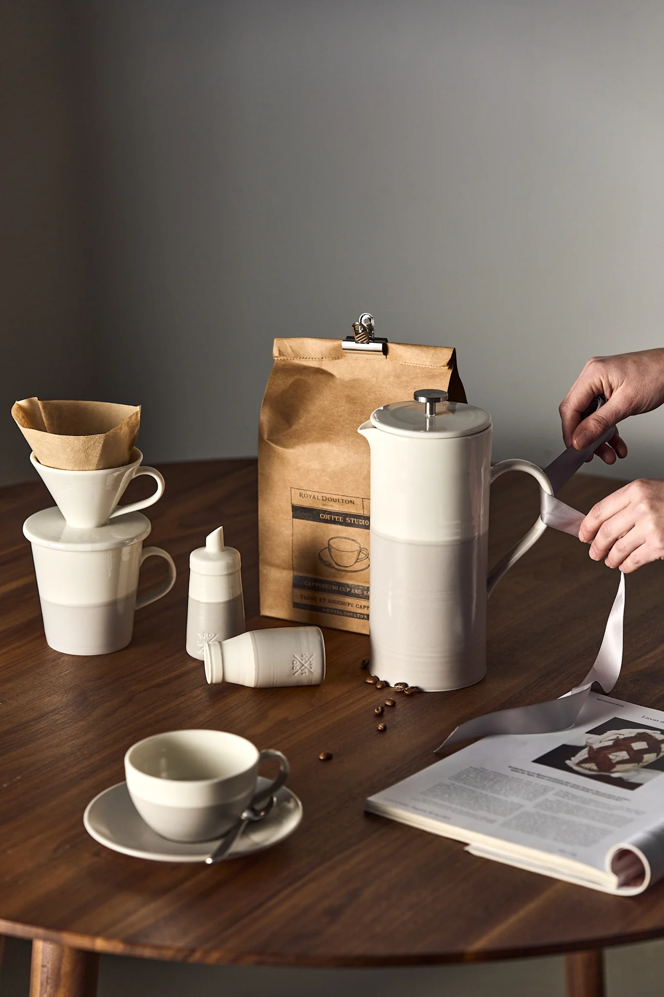 Coffee-serien från Royal Doulton är perfekt att ge bort som ett presentkit som farsdag present tillsammans med lite kaffe att avnjuta.